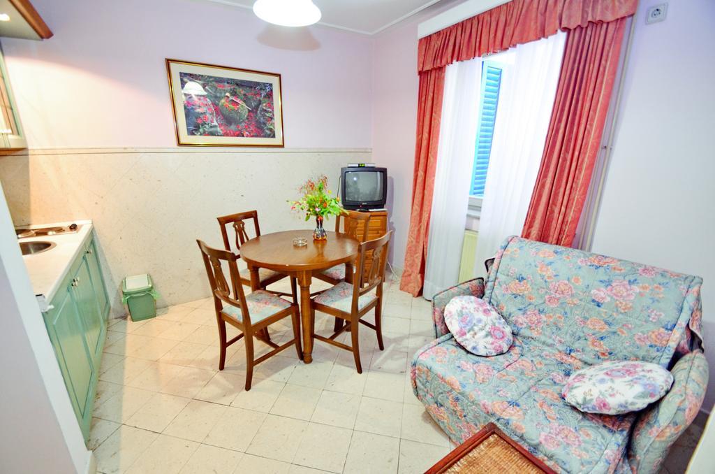 Villa Velzon Guesthouse Budva Quarto foto